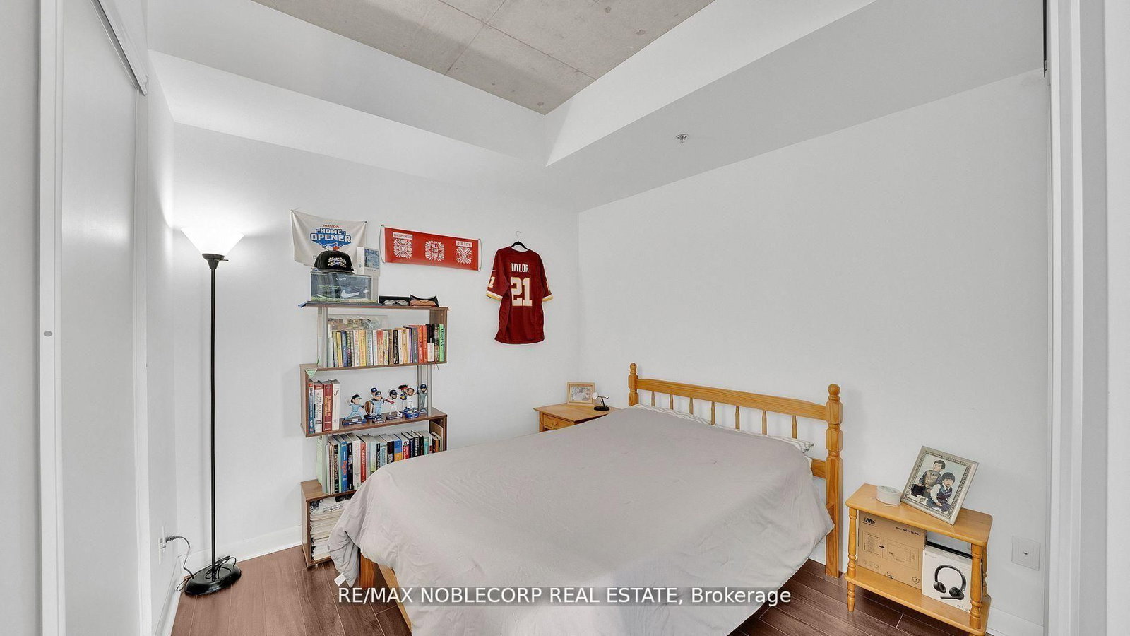 Condo for sale at 810-375 King Street, Toronto, Ontario, M5V 1K1 - Waterfront Communities C1 - MLS: C12977510