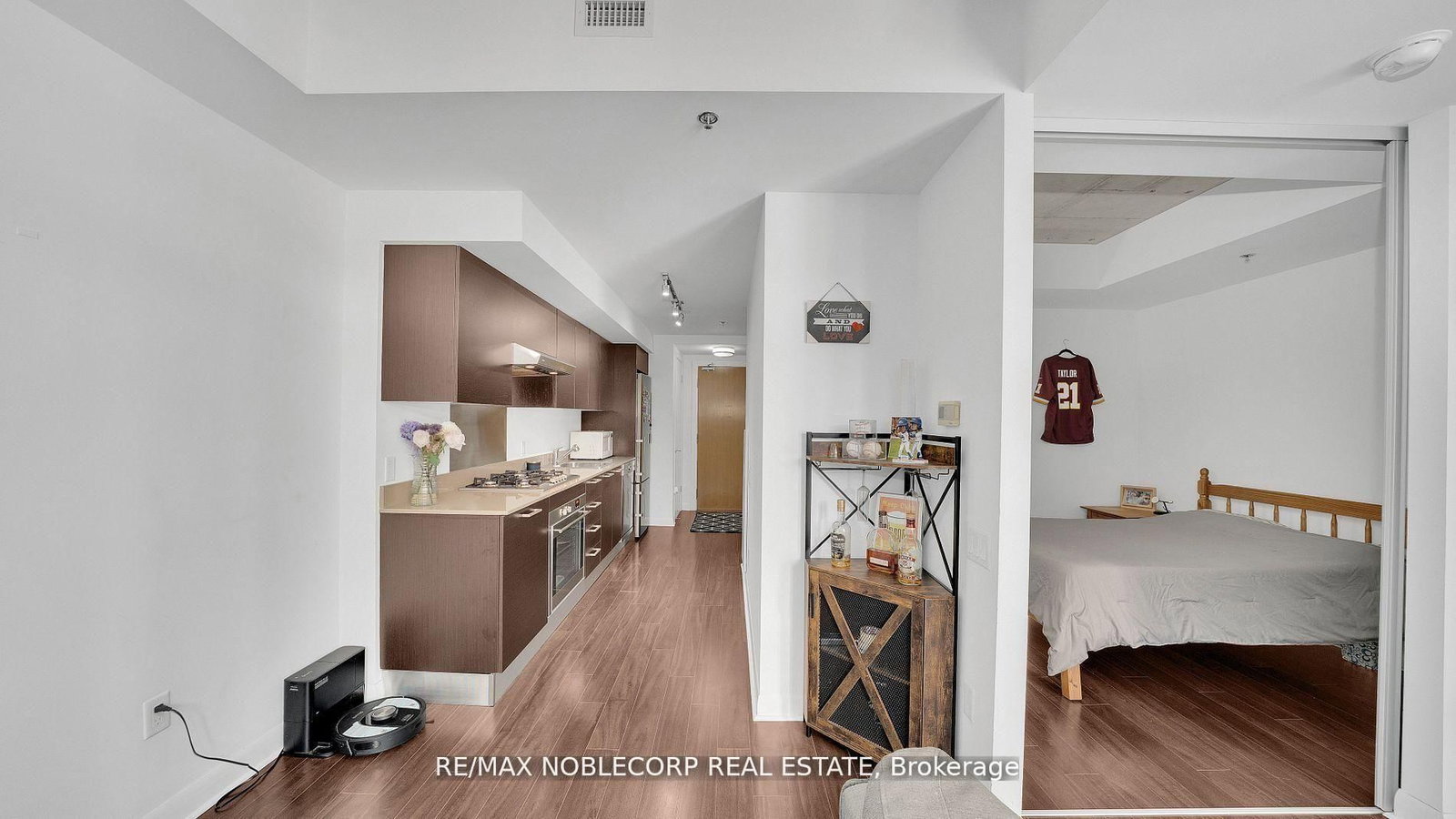 Condo for sale at 810-375 King Street, Toronto, Ontario, M5V 1K1 - Waterfront Communities C1 - MLS: C12977510