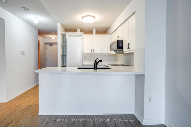 504 - 109 Front Street E