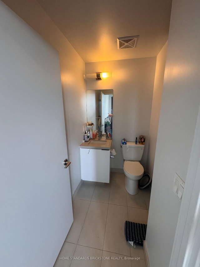 1101 - 8 Eglinton Avenue E