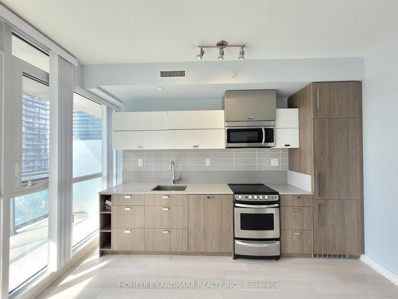 1301 - 290 Adelaide St W, Toronto, M5V 1P6 | Image 2