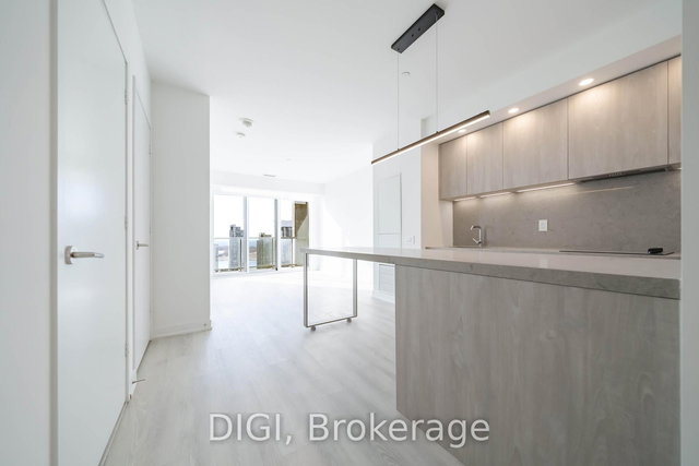 810 - 57 Spadina Avenue