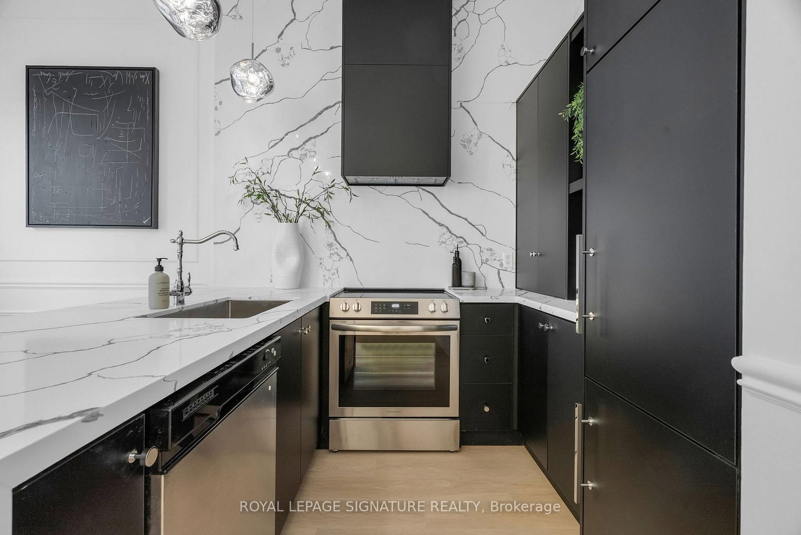 Condo for sale at 403-700 King Street, Toronto, Ontario, M5V 2Y6 - Niagara - MLS: C12978724