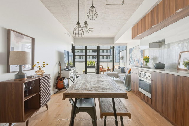 1101 - 185 Roehampton Avenue