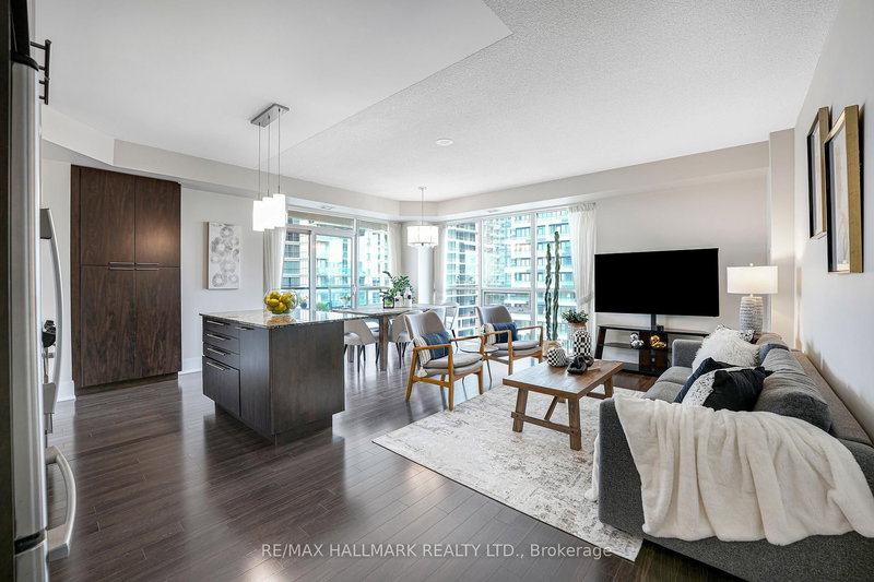 home for lease on 1621-70 Roehampton Avenue