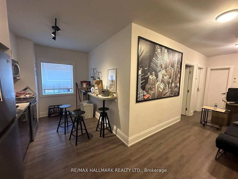 home for lease on 7-595 St Clair Avenue W