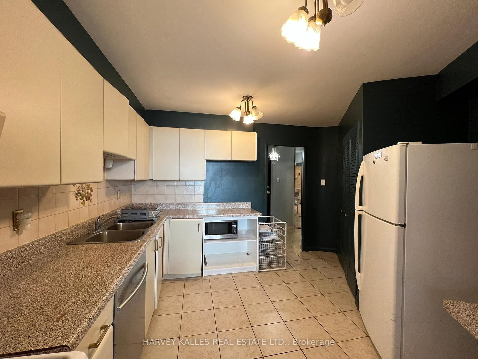 150 Neptune Drive, Unit 704 - Photo 15