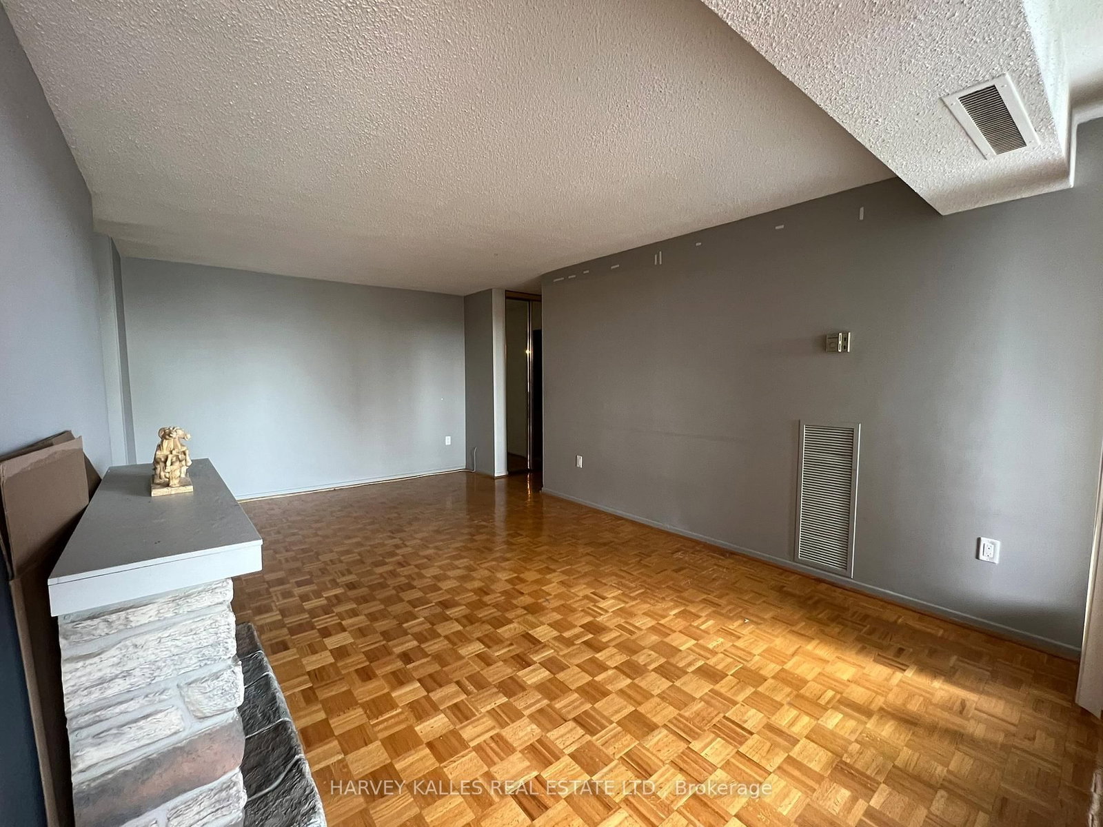 150 Neptune Drive, Unit 704 - Photo 8