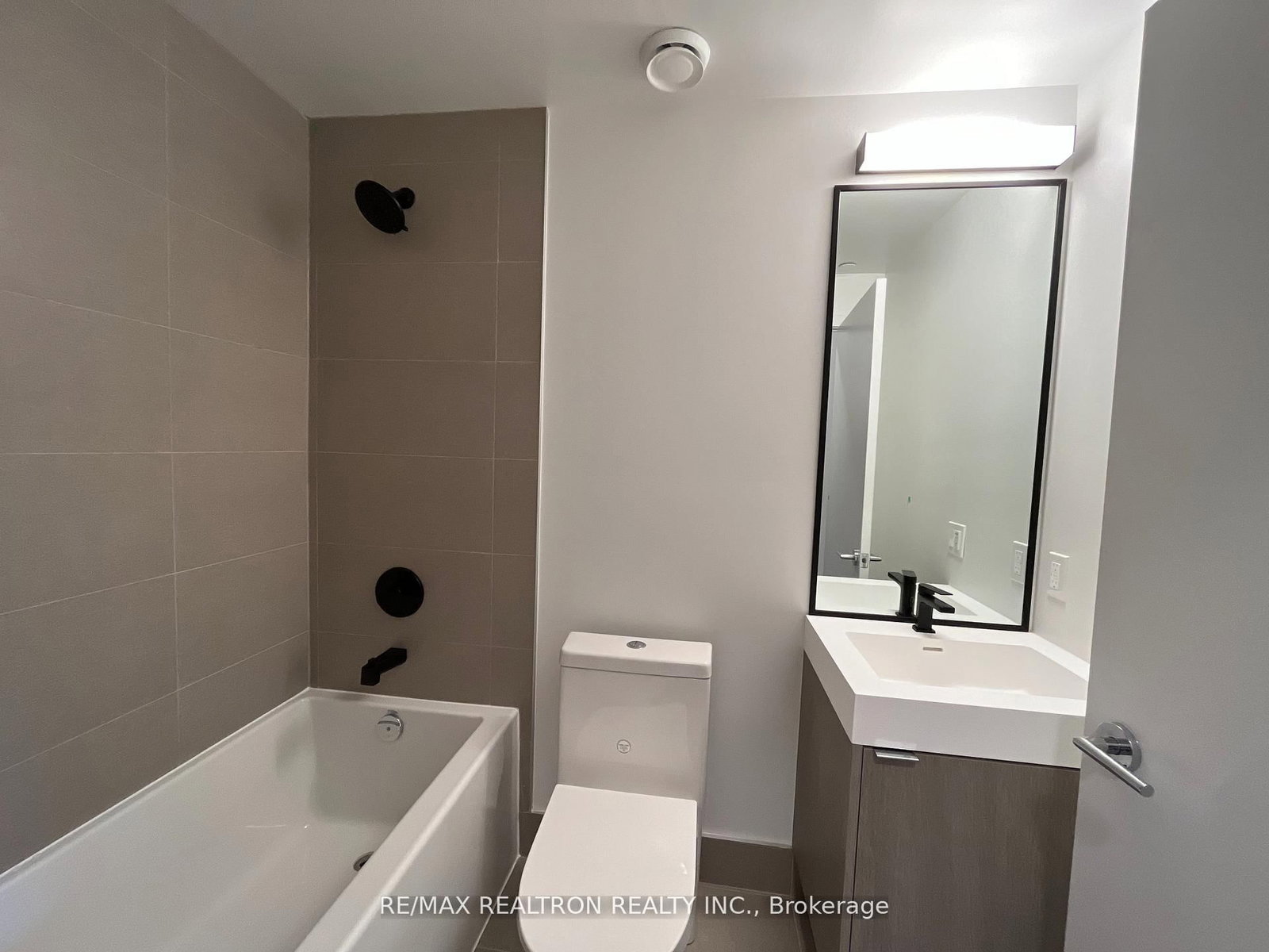 250 Lawrence Avenue W, Unit 401 - Photo 11
