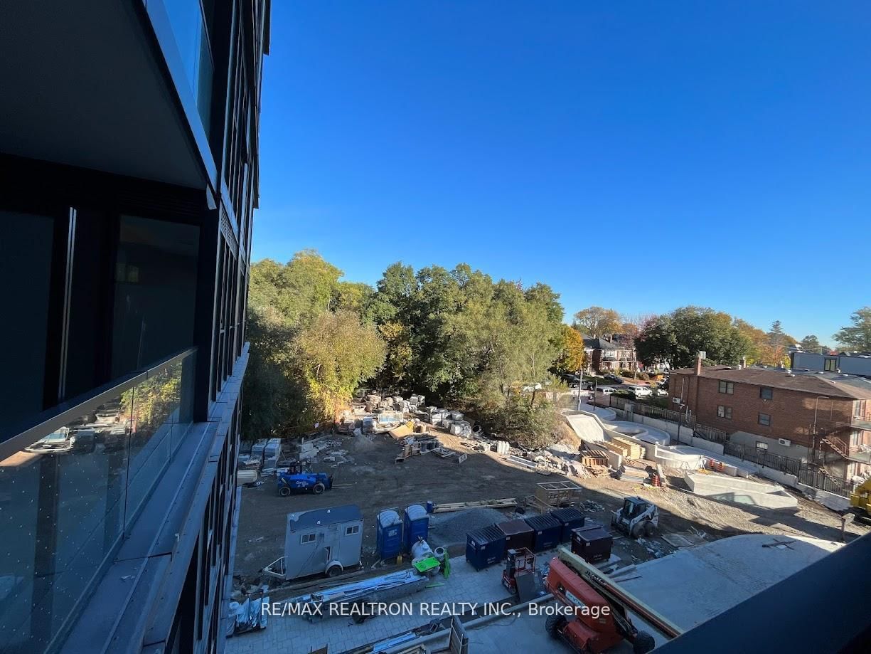 250 Lawrence Avenue W, Unit 401 - Photo 17