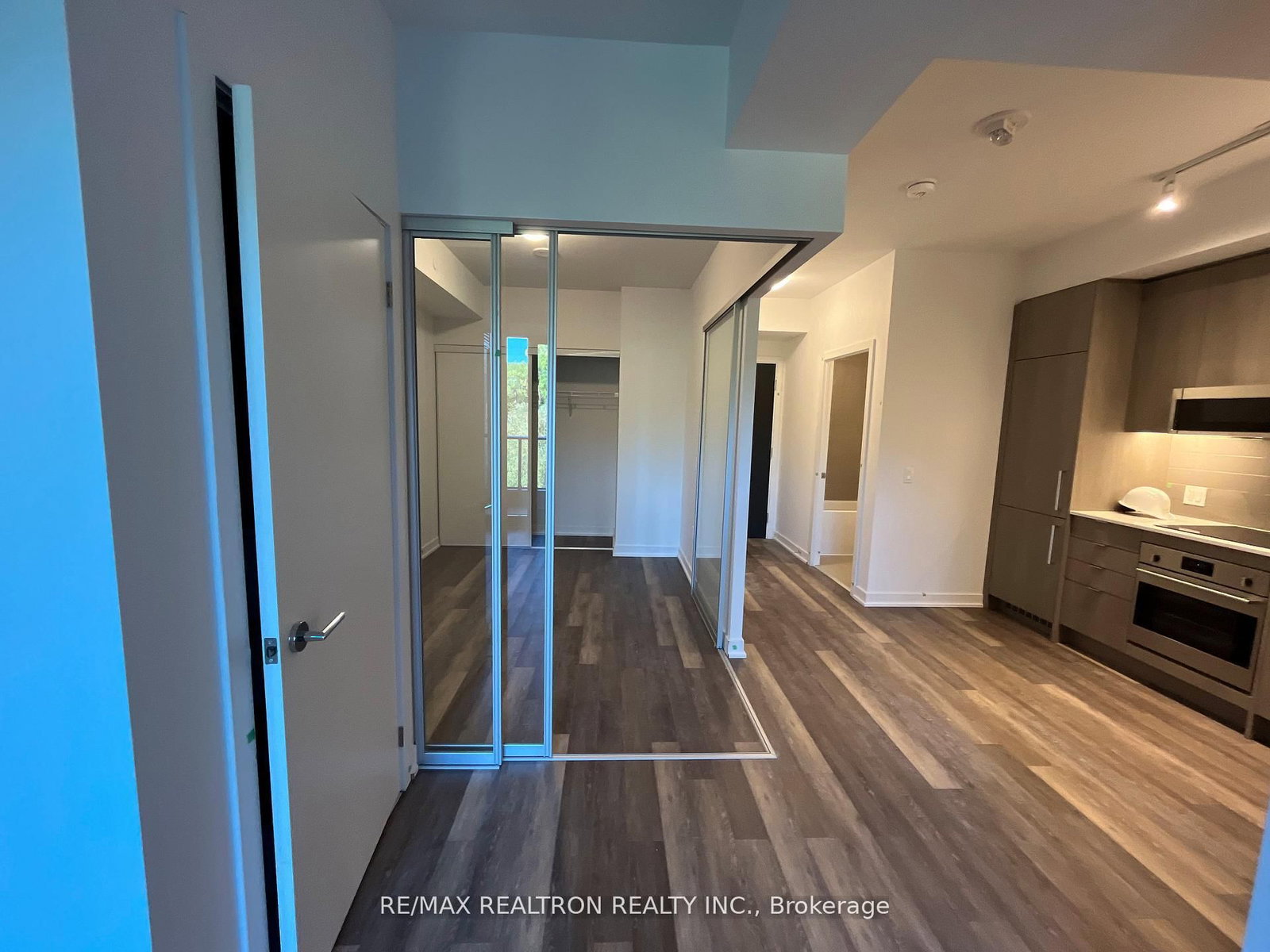 250 Lawrence Avenue W, Unit 401 - Photo 3