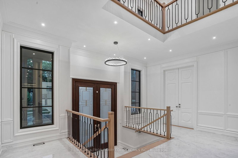 27 Penwood Cres, Toronto, M3B 3B1 | Image 2