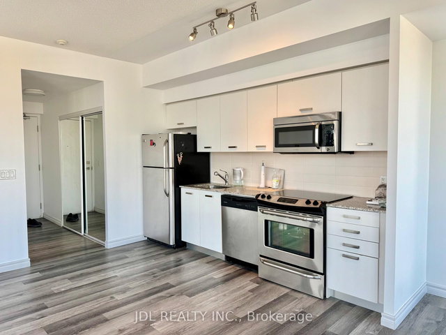 4608 - 832 Bay Street