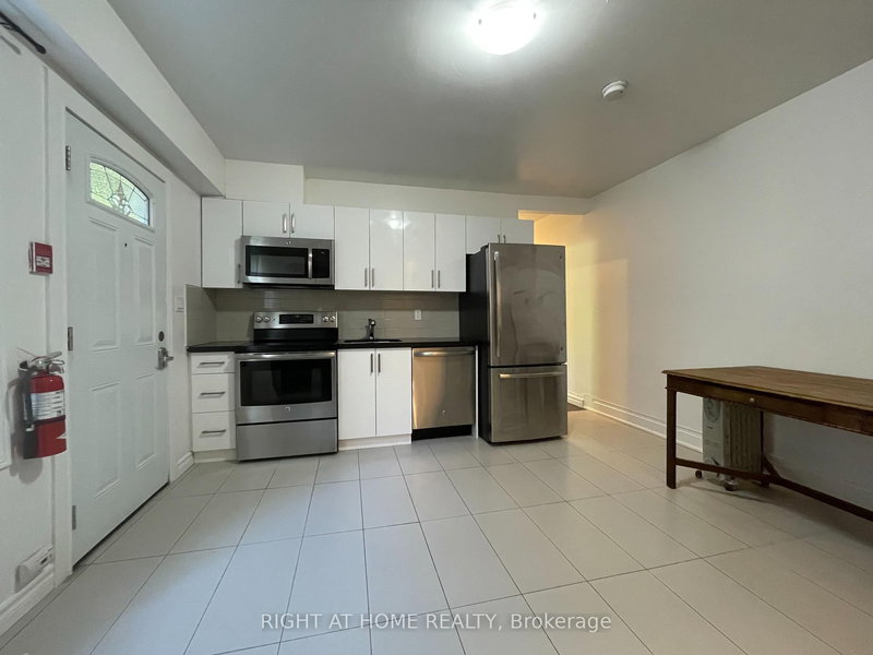 home for lease on 1-95 D'arcy Street