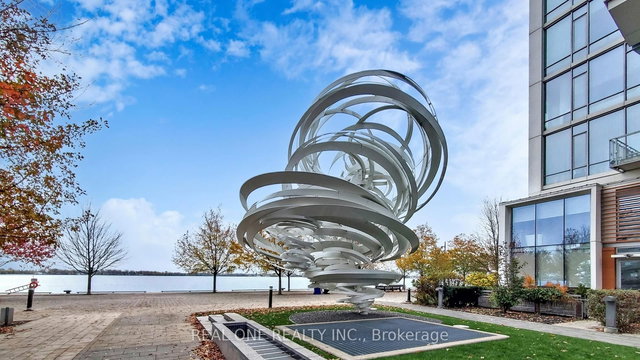 907 - 15 Queens Quay E