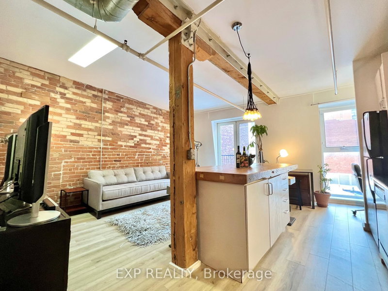 home for lease on PH415-81A Front Street E