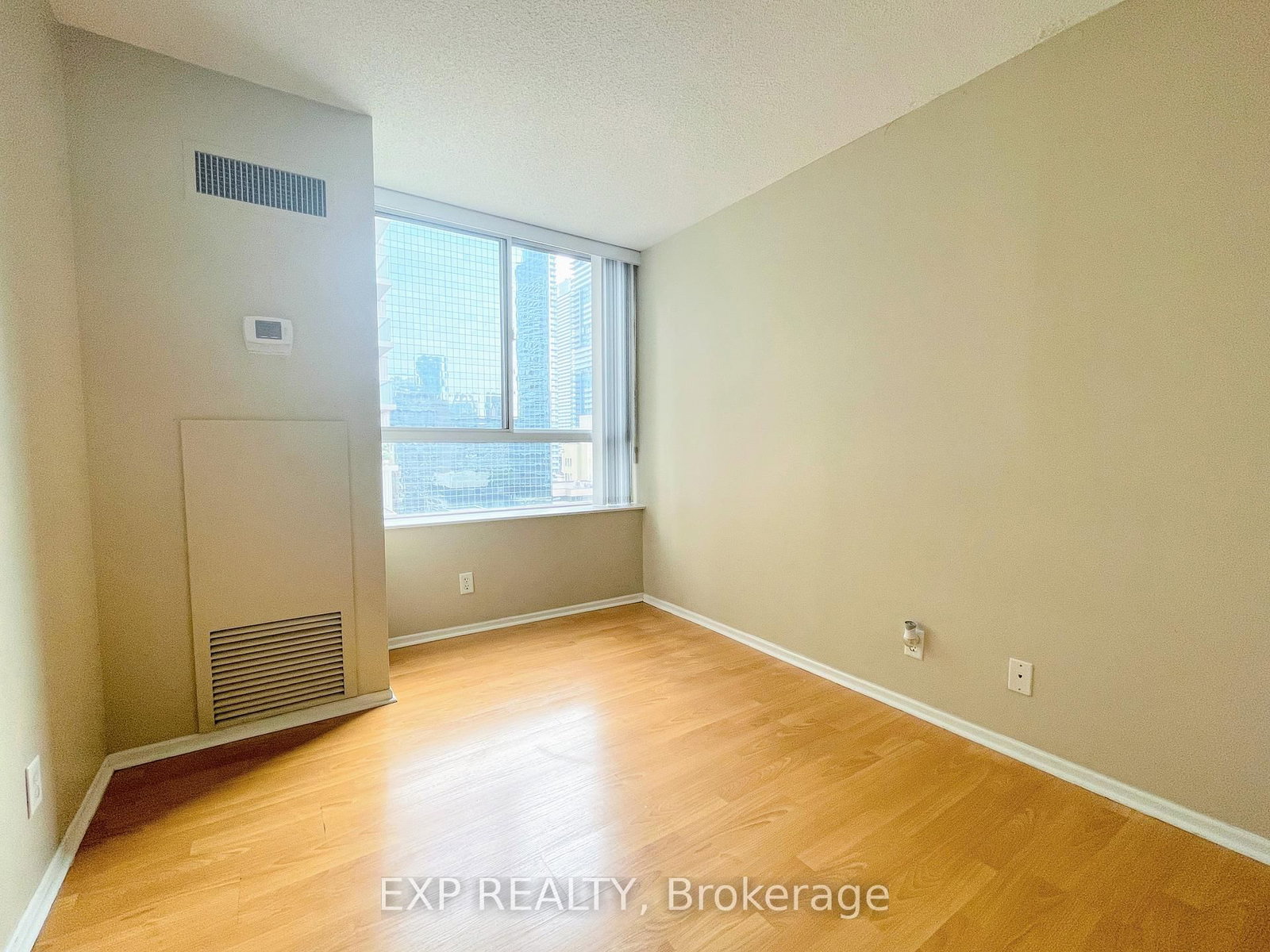 717 Bay Street, Unit 1910 - Photo 11