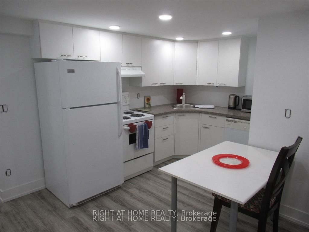 Semi-Detached House for lease at Lower-272 Roxton Road, Toronto, Ontario, M6G 3P9 - Palmerston-Little Italy - MLS: C12981084