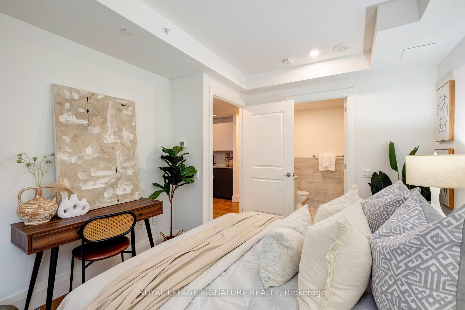 285 Avenue Road, Unit 303 - Photo 27