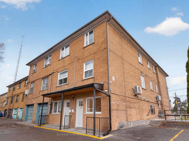 8 - 3879 Bathurst Street