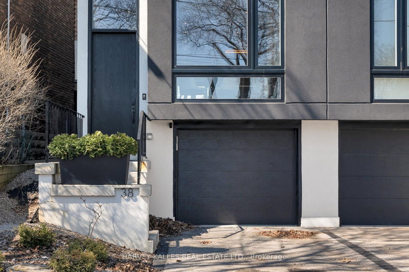 38 Alameda Ave, Toronto, M6C 3W2 | Image 2