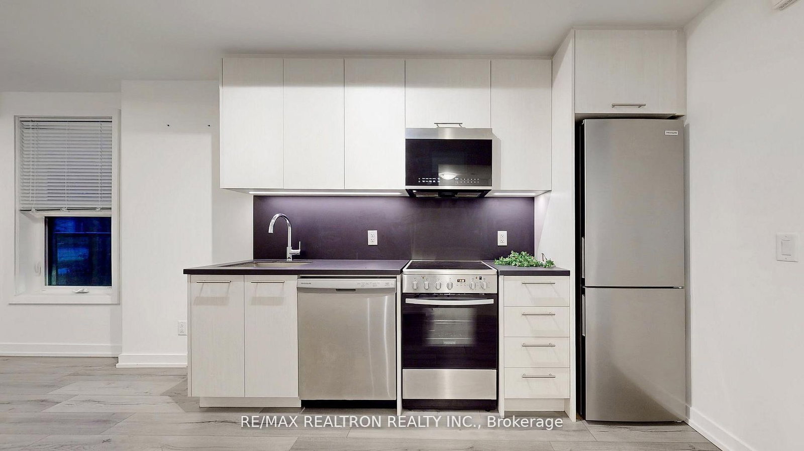 260 Finch Ave E Avenue, Unit TH 1 - Photo 10