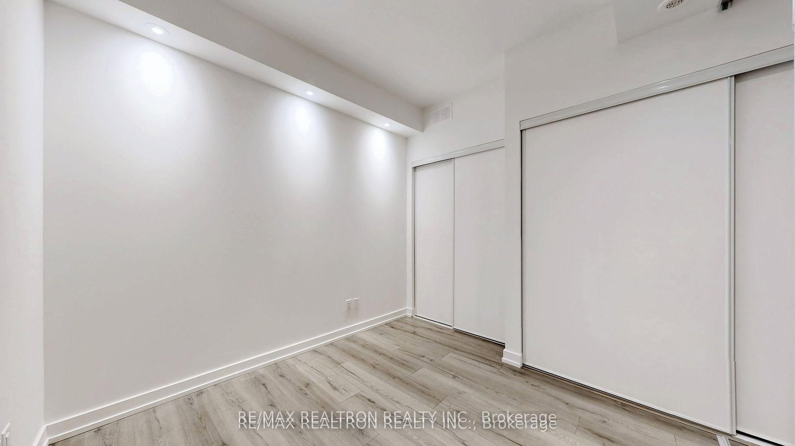 260 Finch Ave E Avenue, Unit TH 1 - Photo 32