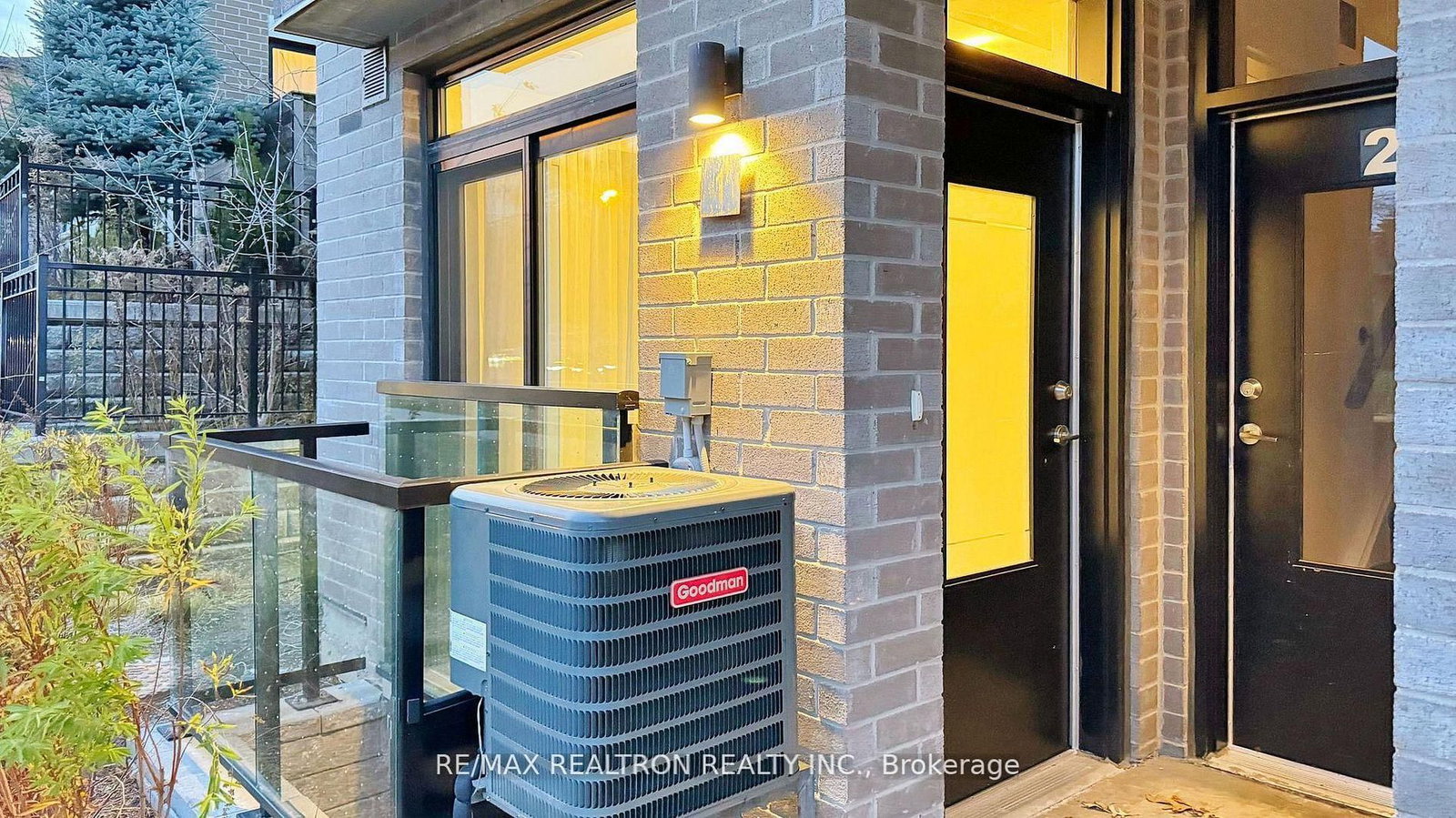 260 Finch Ave E Avenue, Unit TH 1 - Photo 4