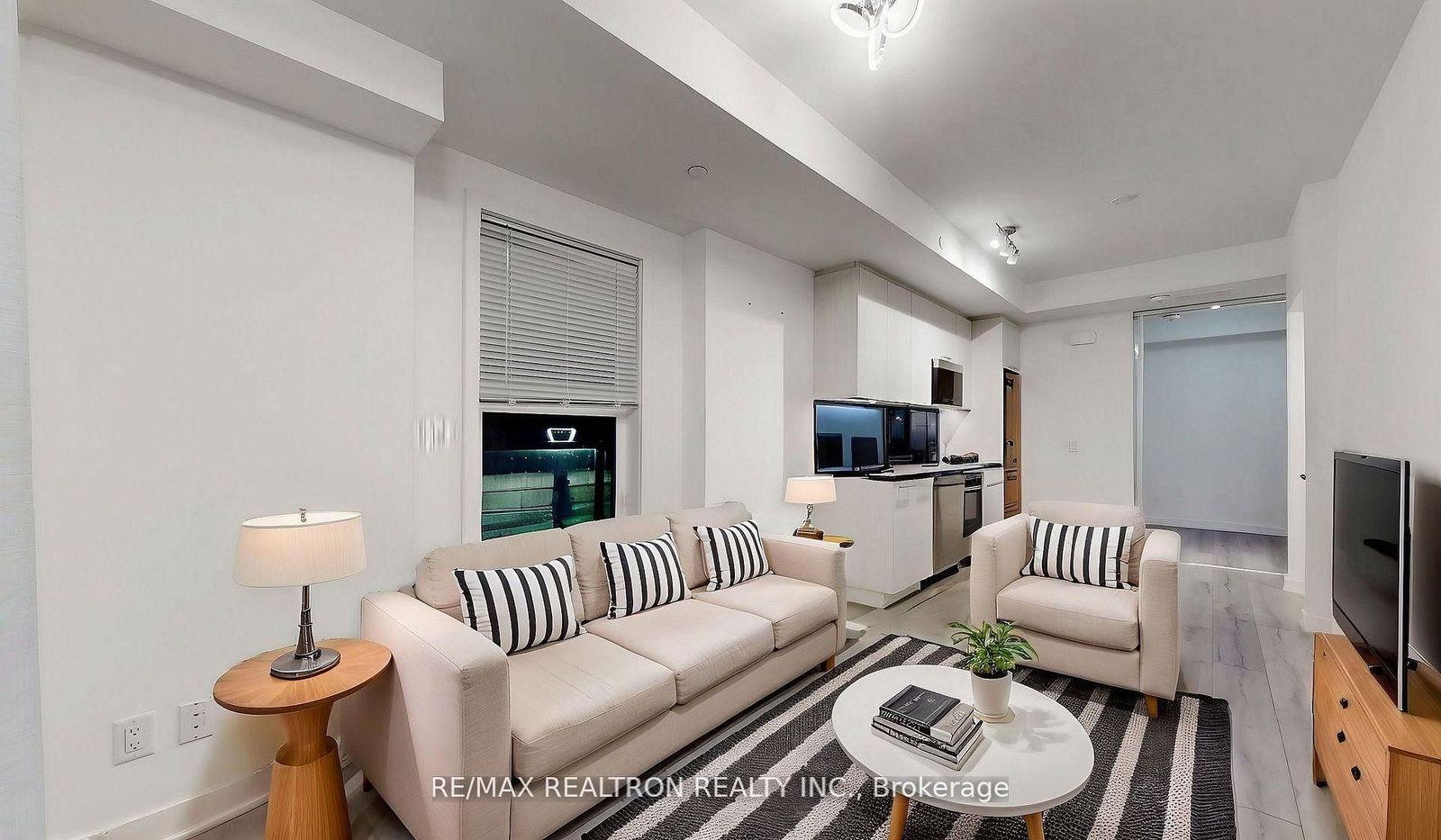 260 Finch Ave E Avenue, Unit TH 1 - Photo 6