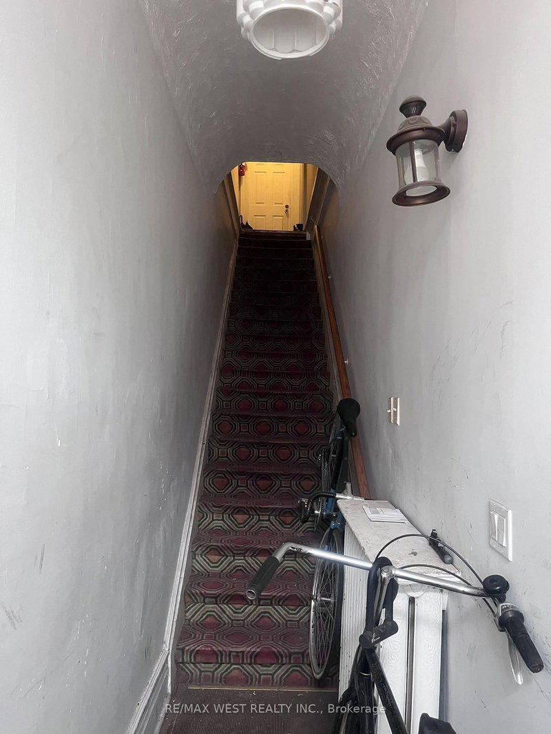 Front U - 926 College St, Toronto, M6H 1A4 | Image 3