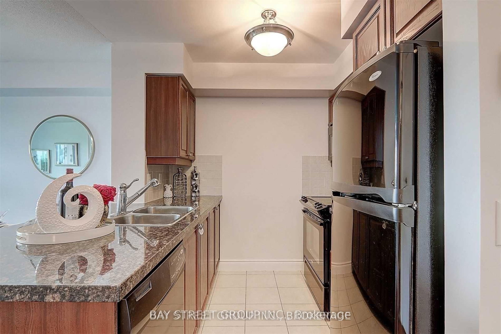 25 Greenview Avenue, Unit 818 - Photo 15