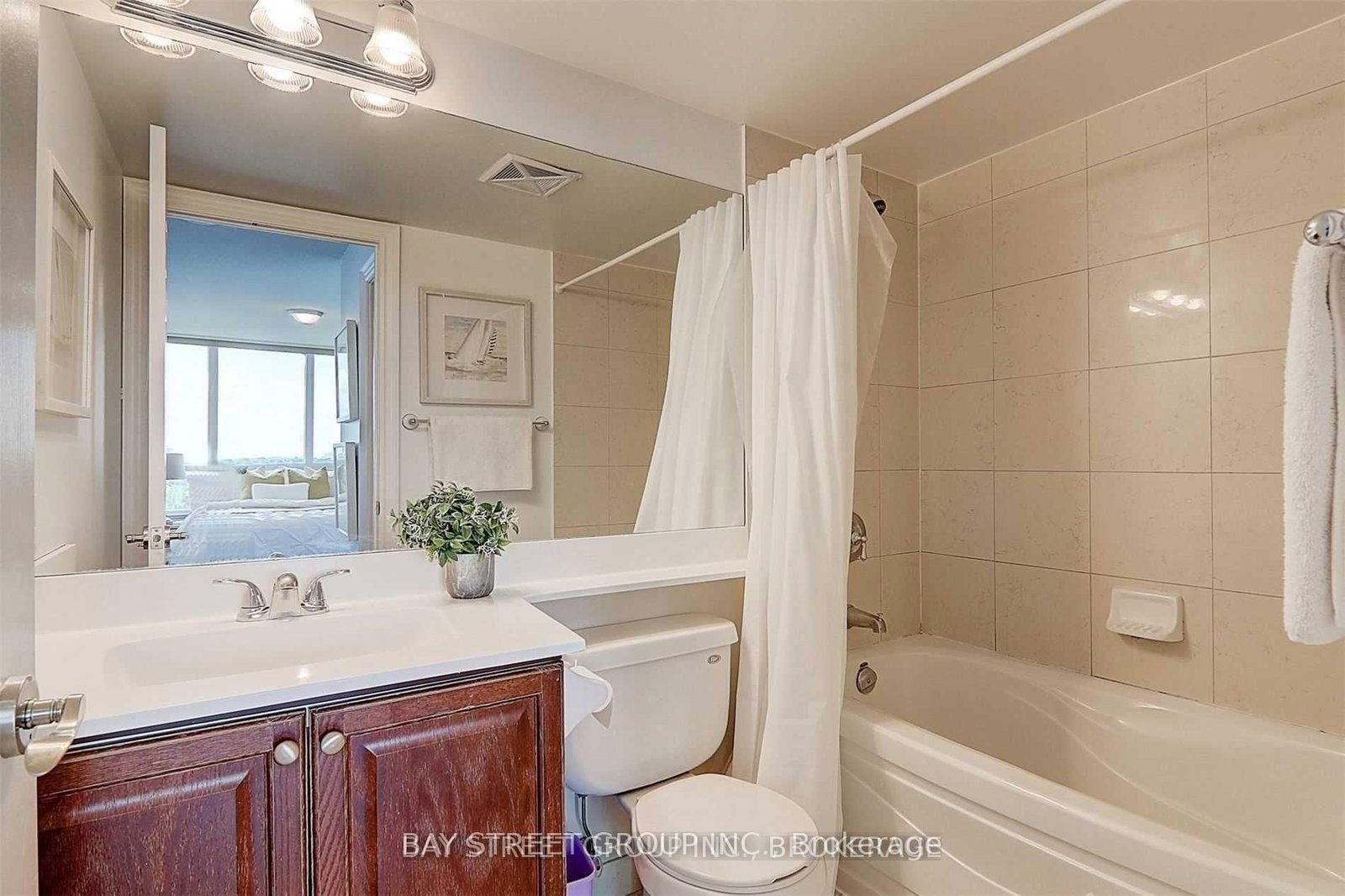 25 Greenview Avenue, Unit 818 - Photo 23