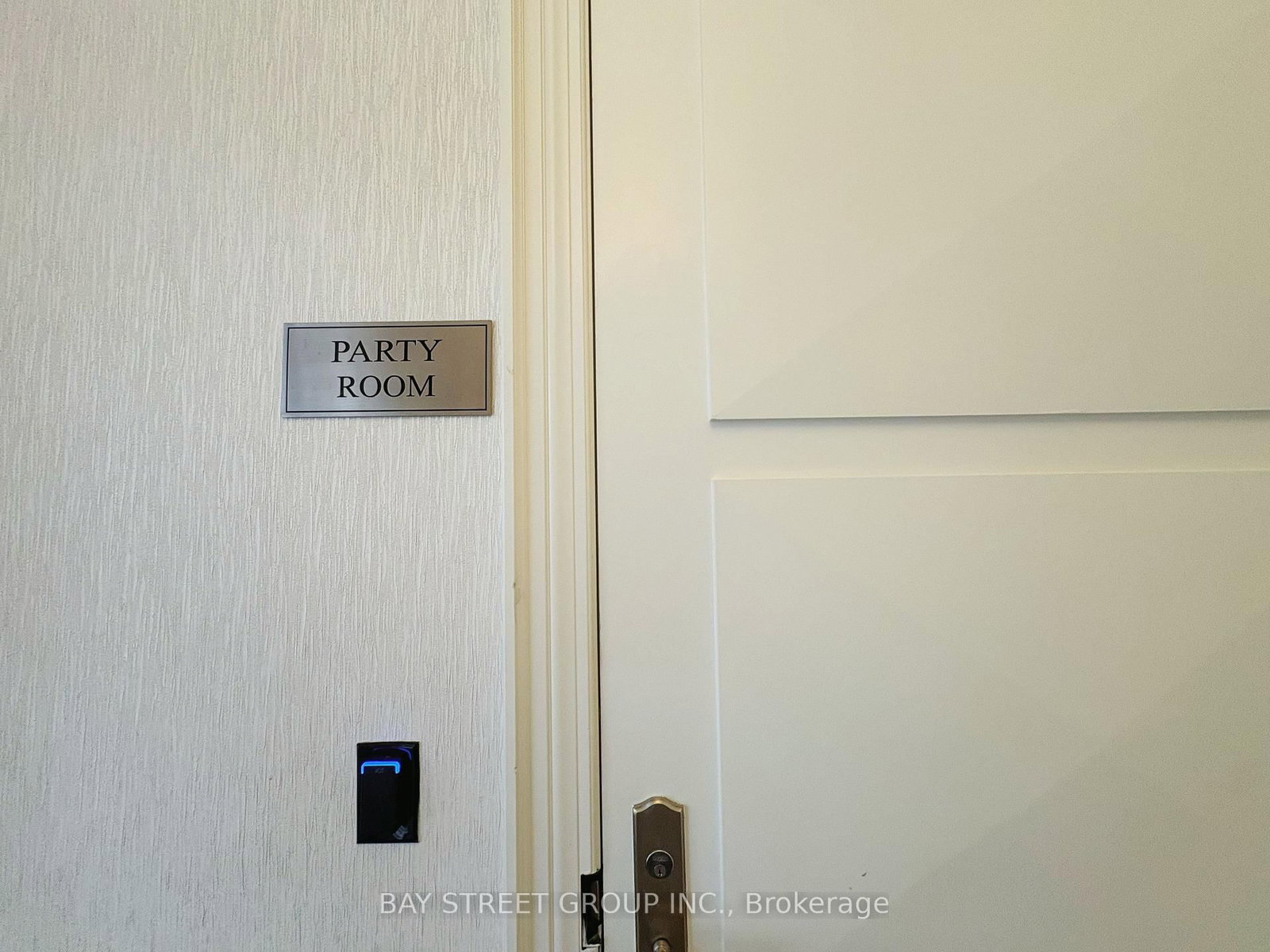 25 Greenview Avenue, Unit 818 - Photo 30