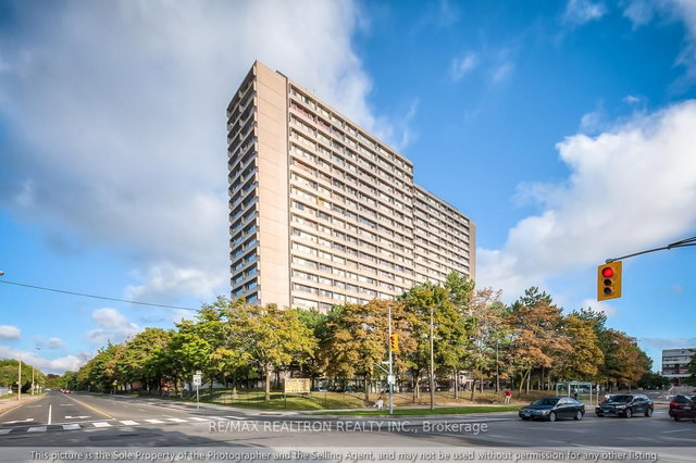 1401 - 100 Leeward Glenway