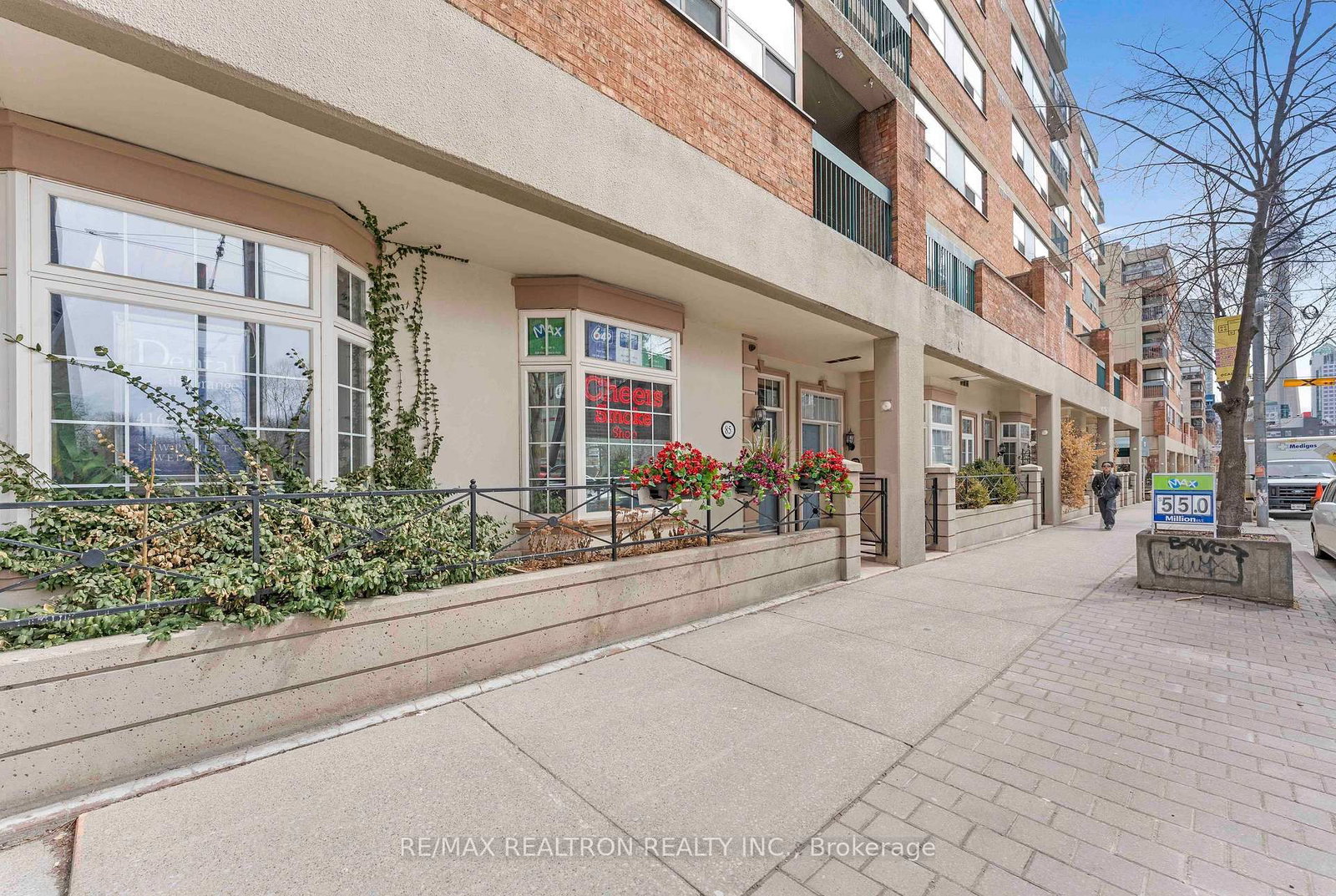 85 McCaul Street N - Photo 10