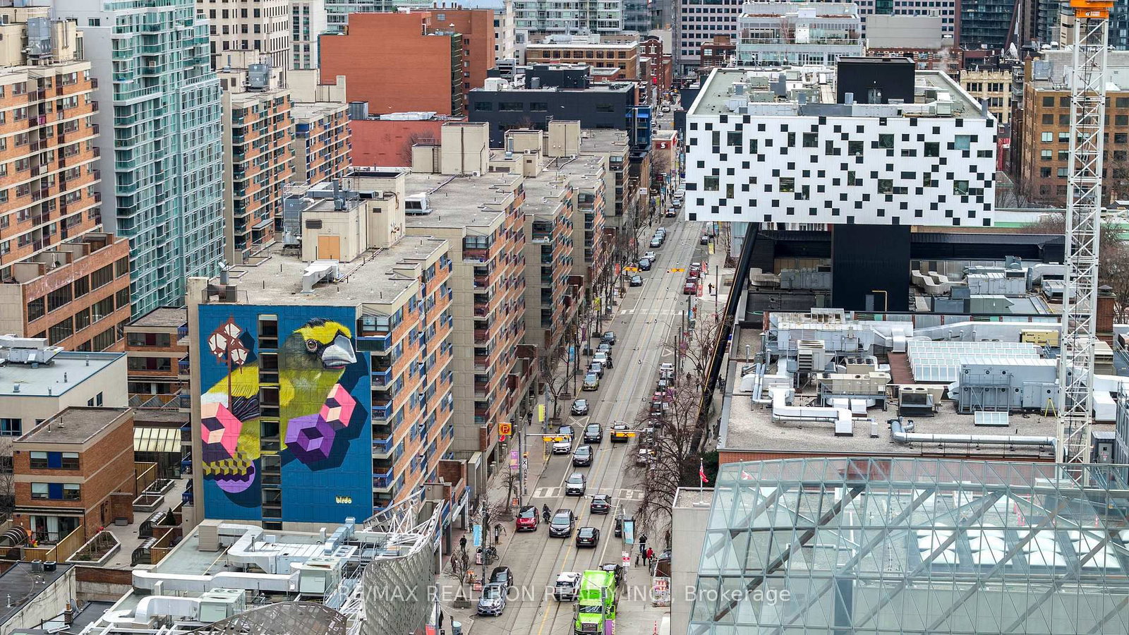 85 McCaul Street N - Photo 17