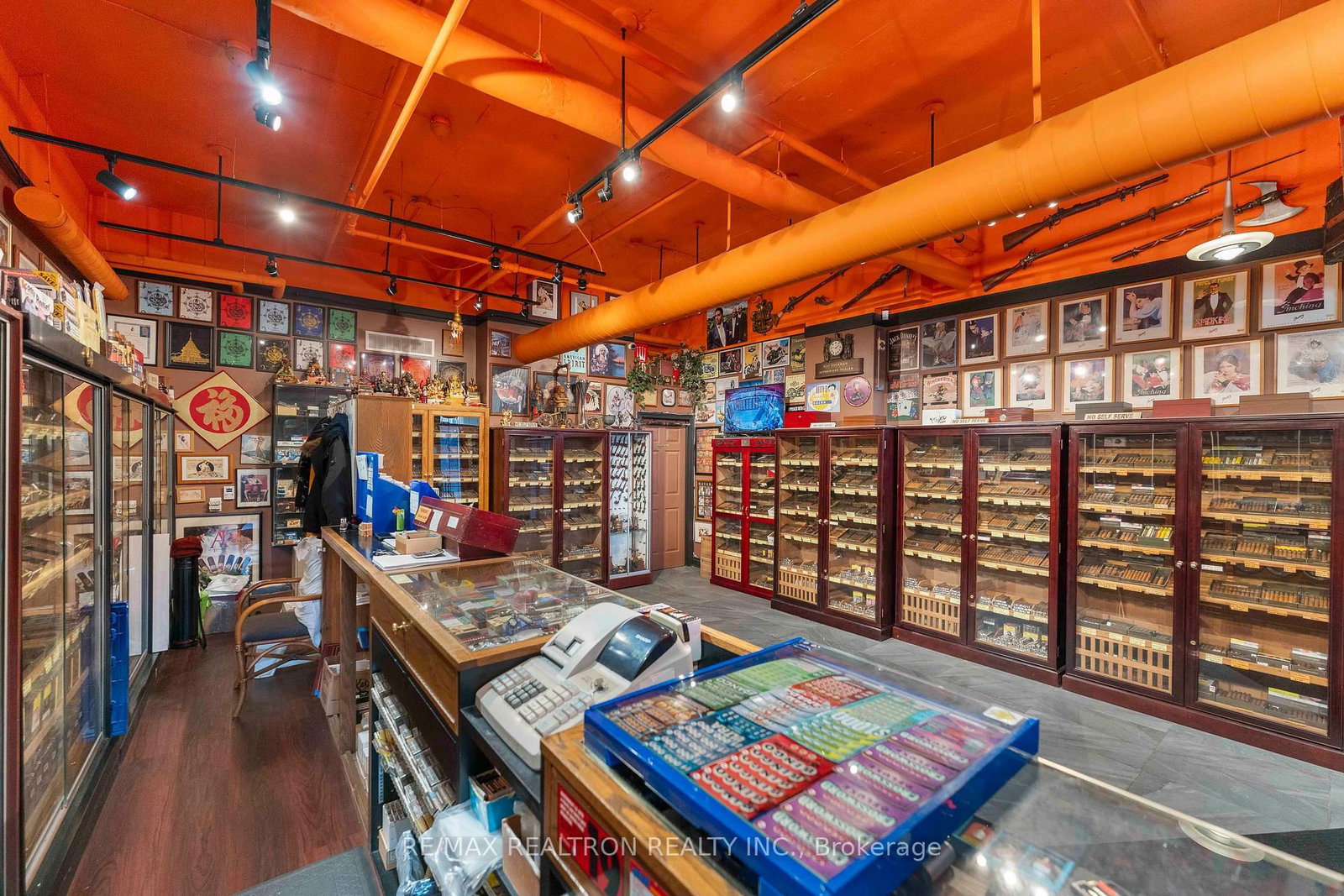 85 McCaul Street N - Photo 6