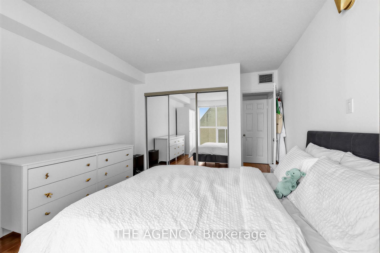 99 Harbour Square, Unit 606 - Photo 34