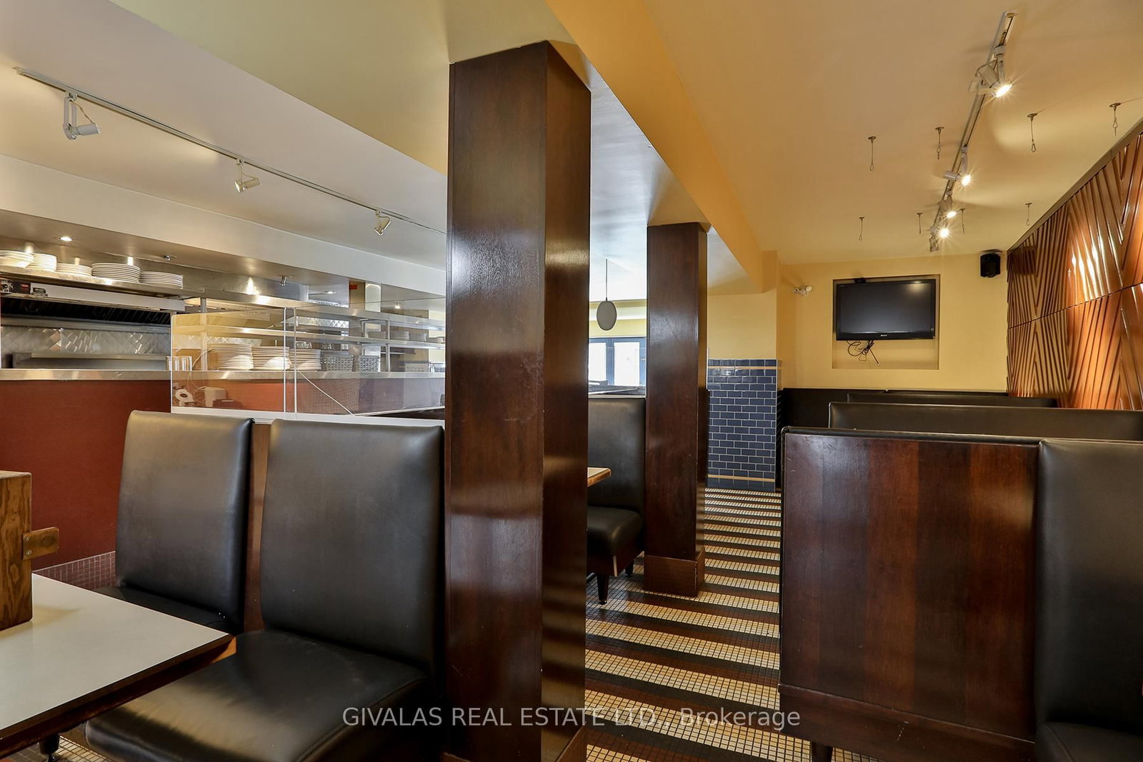 174 Eglinton Avenue W - Photo 15