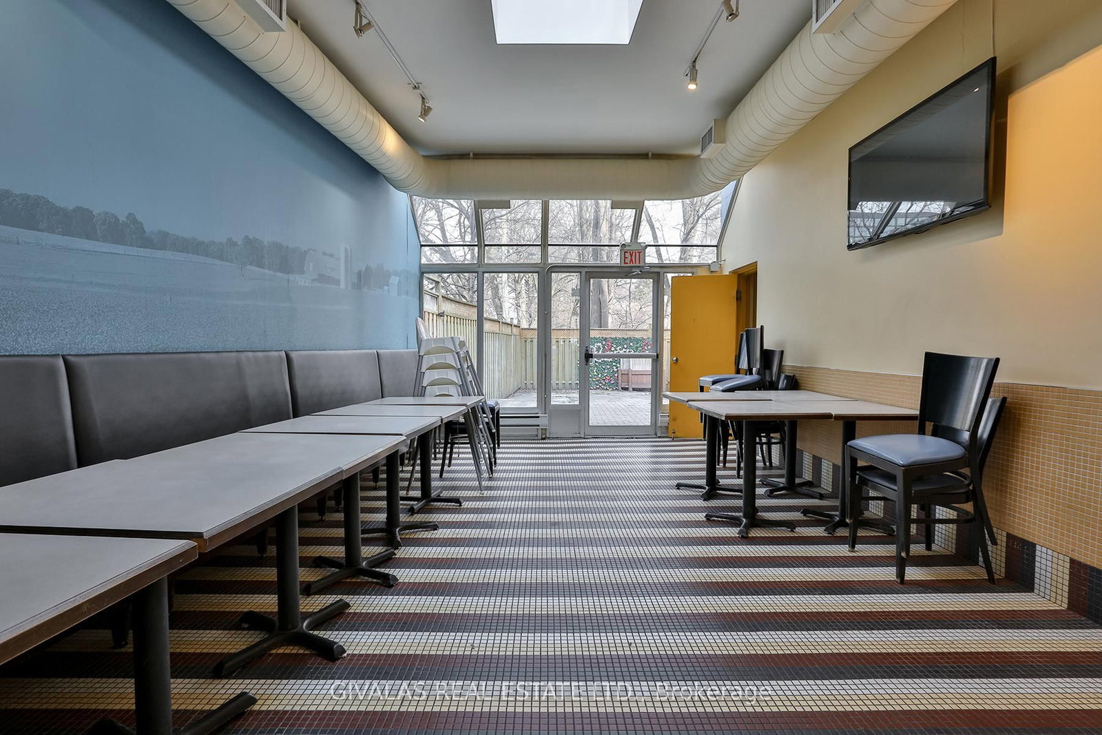 174 Eglinton Avenue W - Photo 17