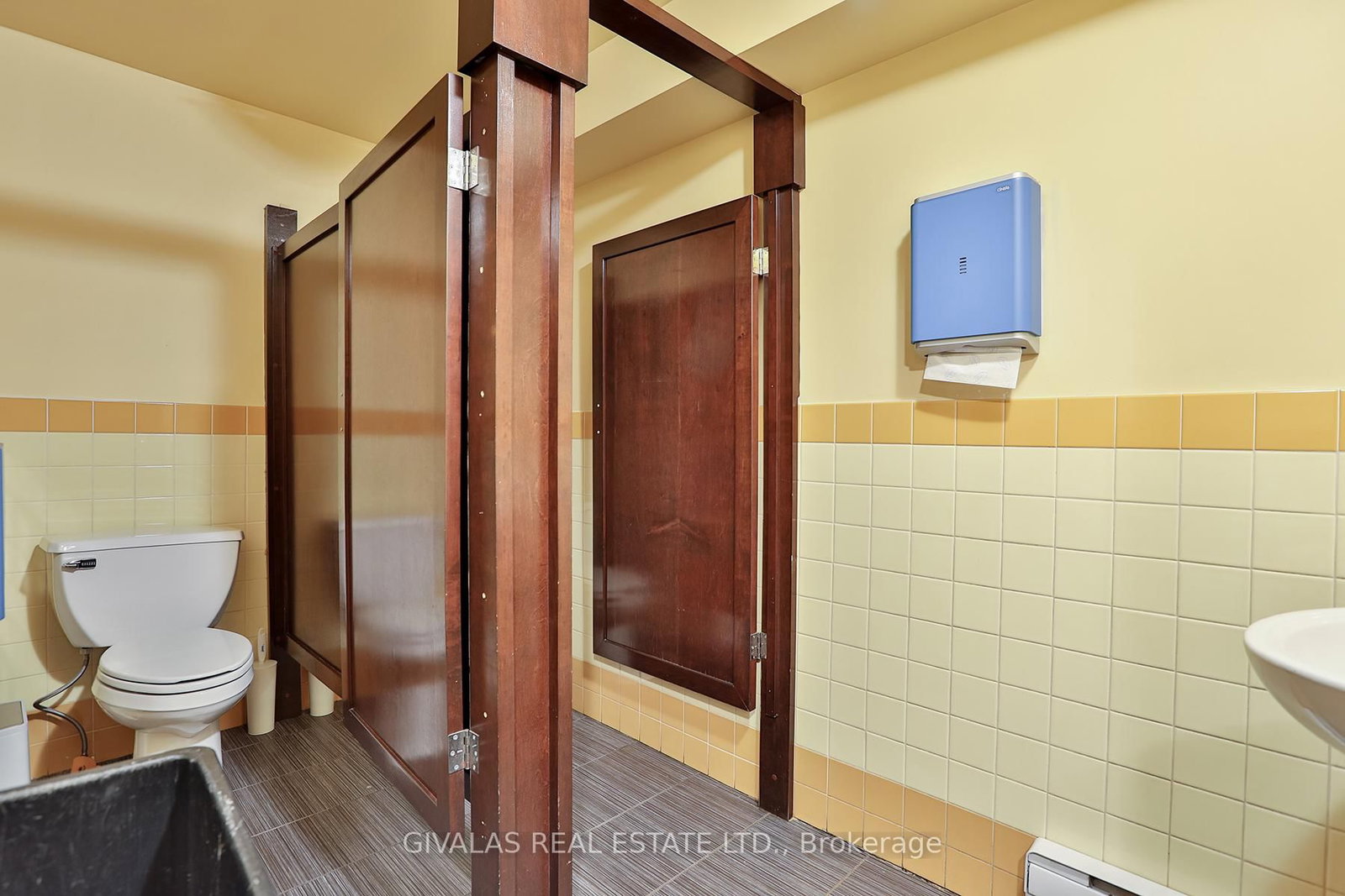 174 Eglinton Avenue W - Photo 19