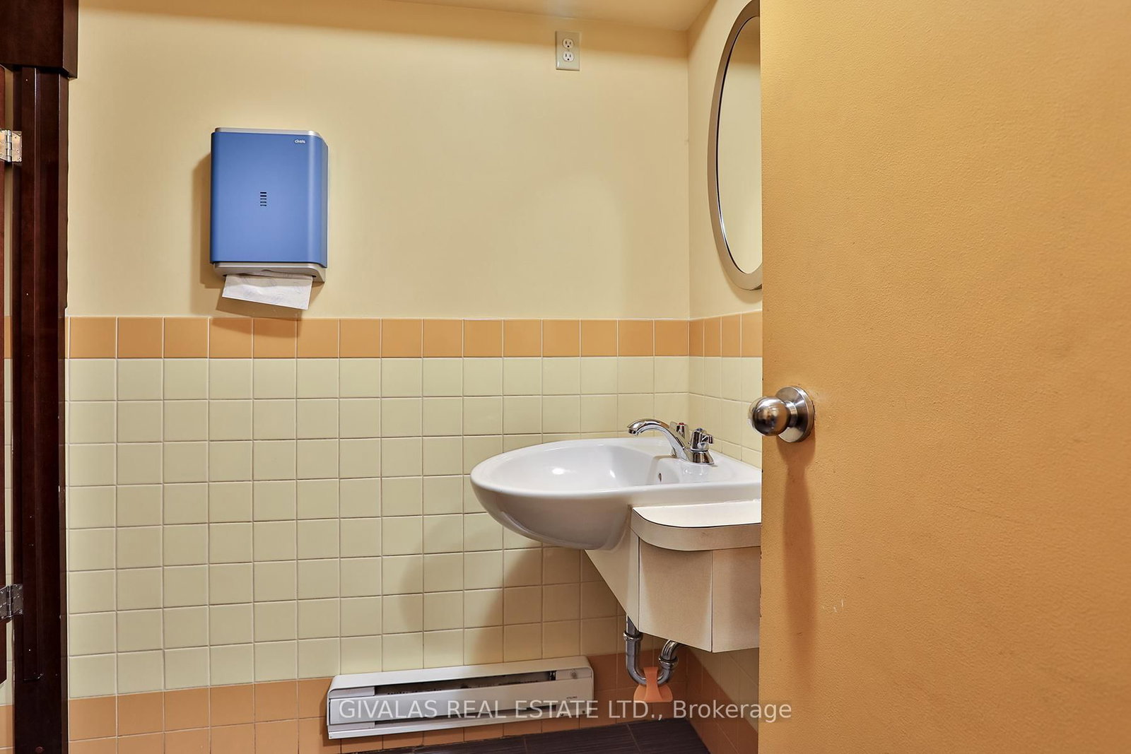 174 Eglinton Avenue W - Photo 20