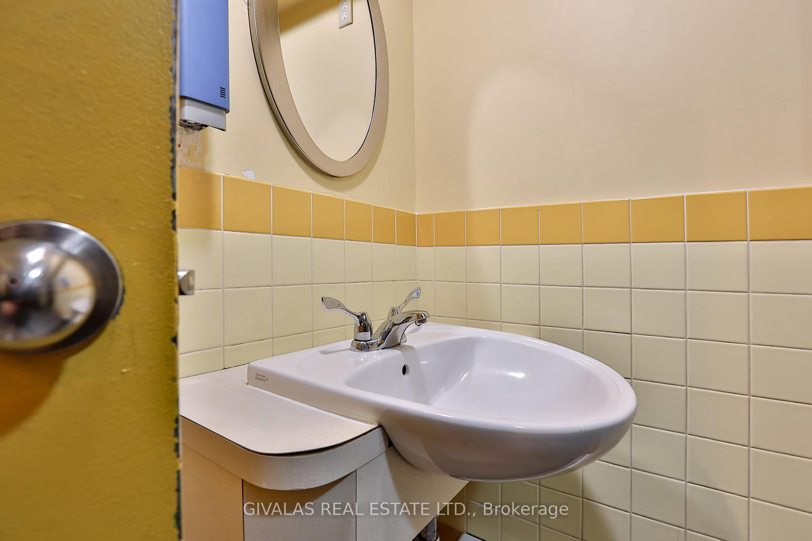 174 Eglinton Avenue W - Photo 21