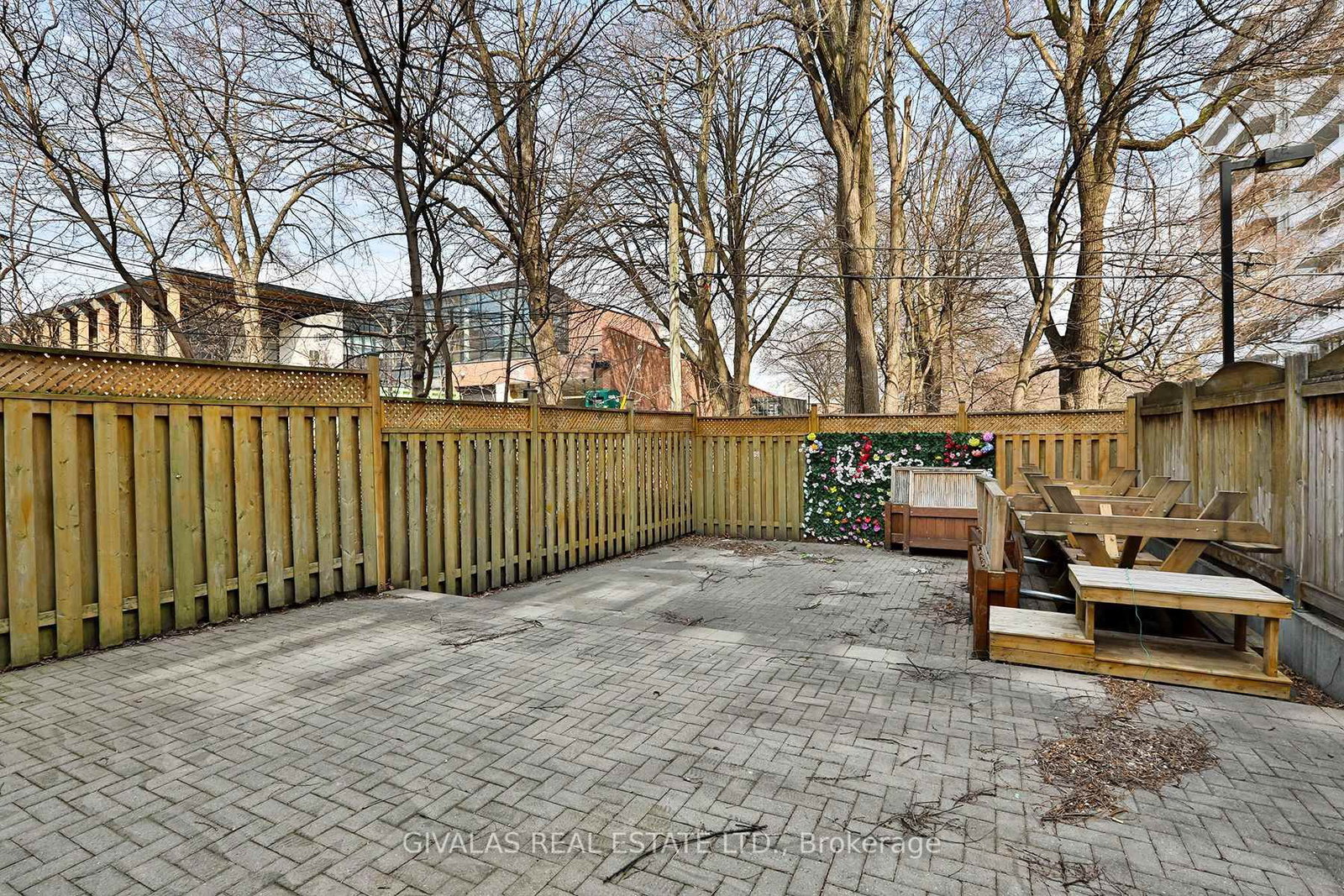 174 Eglinton Avenue W - Photo 26