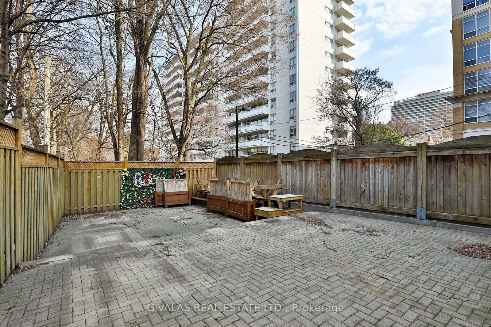 174 Eglinton Avenue W - Photo 30
