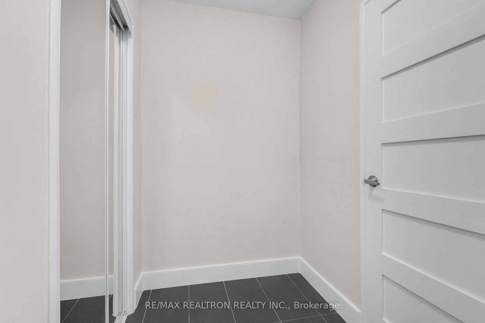 666 Spadina Ave Avenue, Unit 1512 - Photo 7