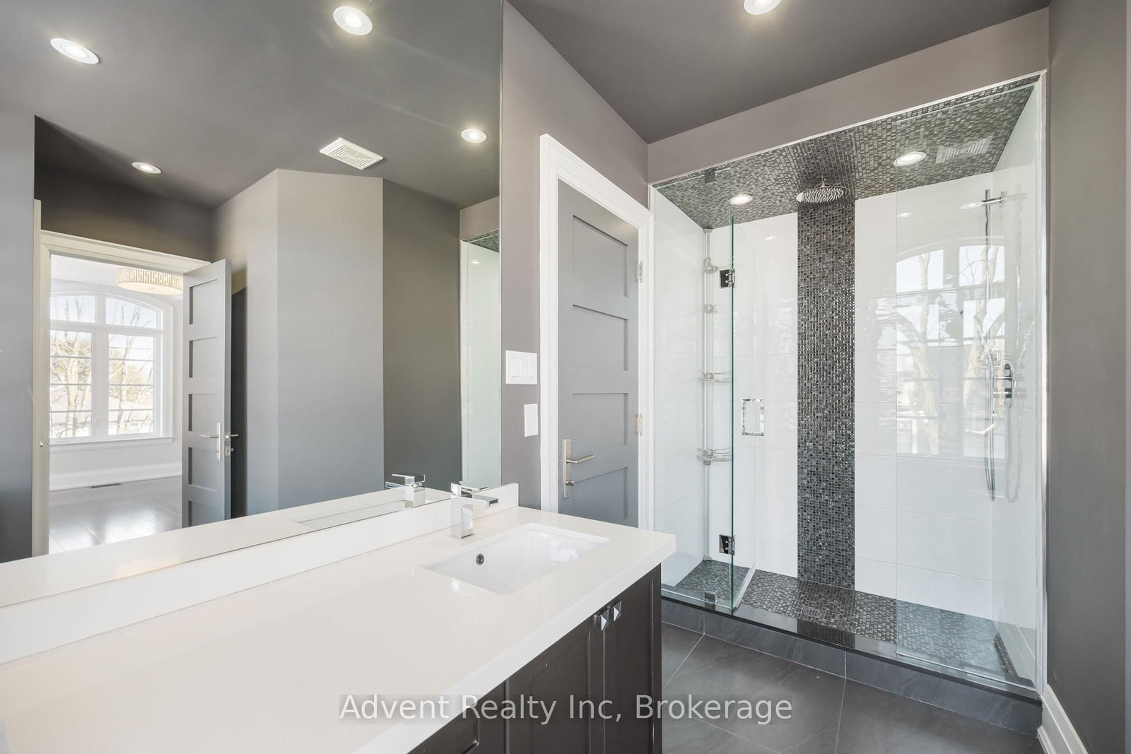 141 Connaught Avenue - Photo 37