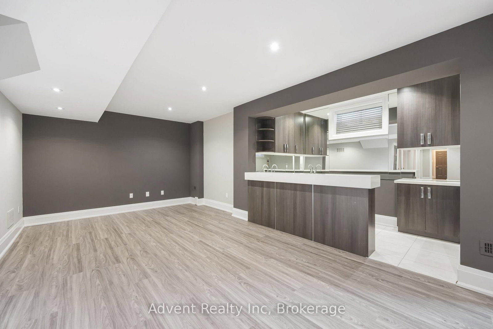 141 Connaught Avenue - Photo 44