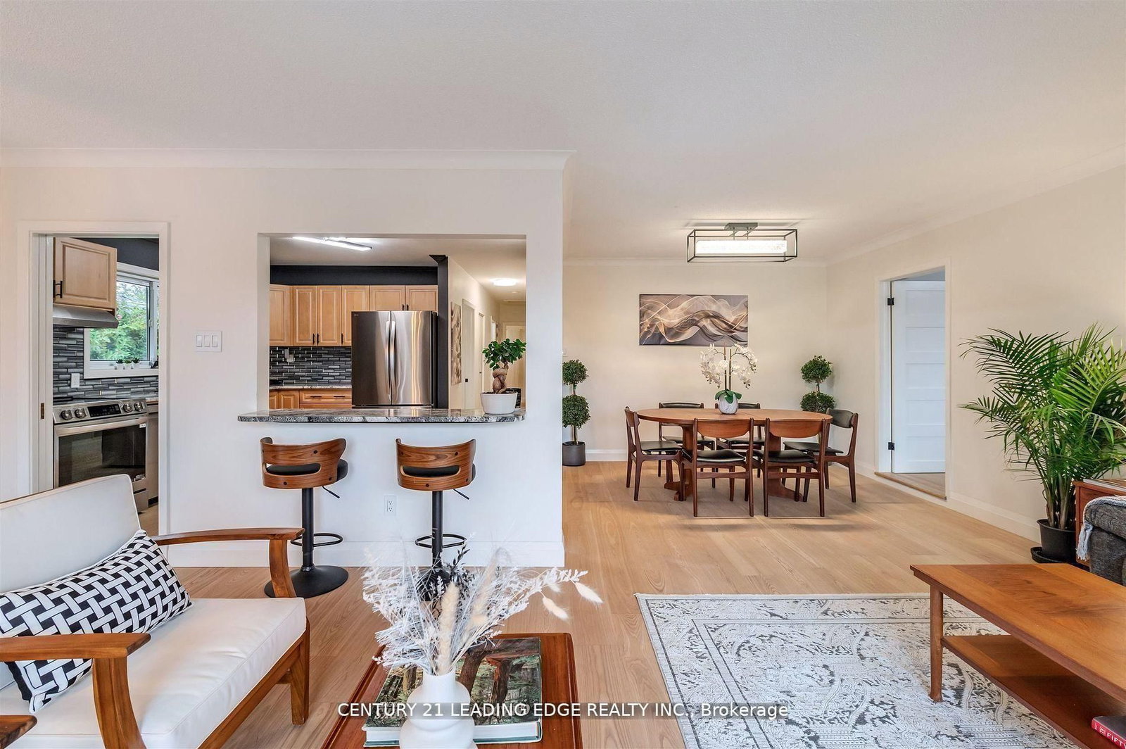 Detached House for sale at 112 Wyndcliff Crescent, Toronto, Ontario, M4A 2K3 - Victoria Village - MLS: C12982906