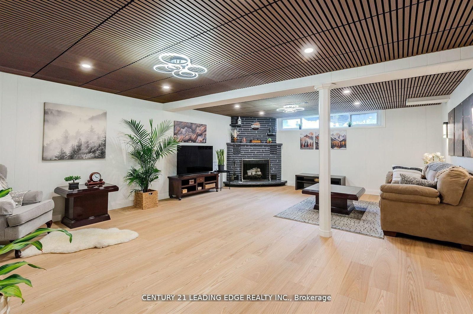 Detached House for sale at 112 Wyndcliff Crescent, Toronto, Ontario, M4A 2K3 - Victoria Village - MLS: C12982906